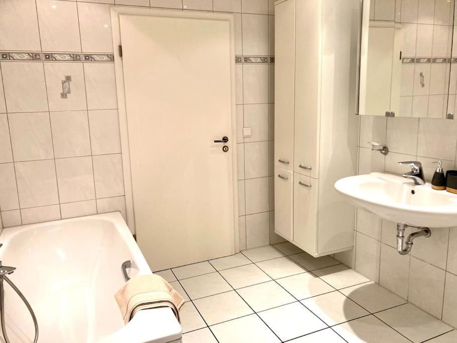 Helle Wohnung Mit Wintergarten - Nahe Ruhrgebiet Und Freizeitpark Movie Park Bottrop Buitenkant foto